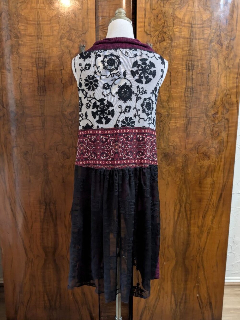 John Mark Reversible Open Front Sleeveless Vest Duster M Maroon Embroidered